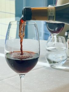 赤ワイングラス写真